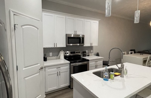 Seventh Ward House | Jazzfest Spot blocks from Fairground 3Bdrm 2 1/2 Bath