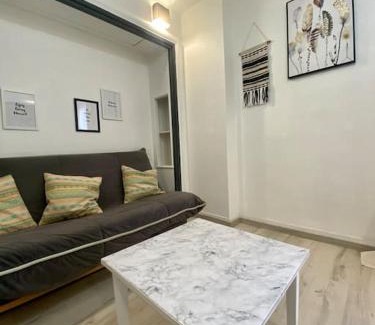 Quartier Vieux Marche-Cathedrale Apartment | Jeanne d’Arc