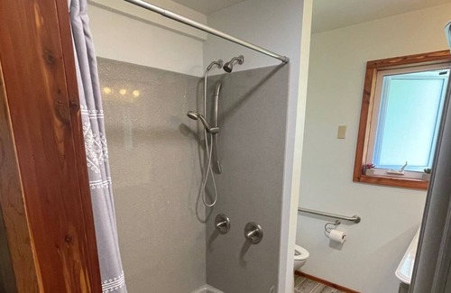 Mountain View House | Jeannie's Cottage walking distance to historic square,10 minutes to White River.
