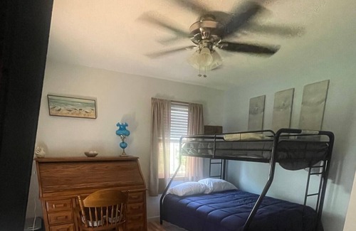 Mountain View House | Jeannie's Cottage walking distance to historic square,10 minutes to White River.