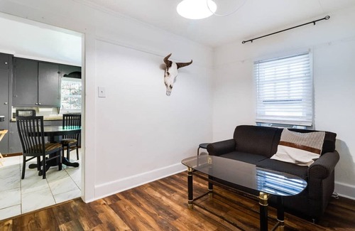 Freetown - Port Rico Apartment | Jefferson Flat - Guest Room