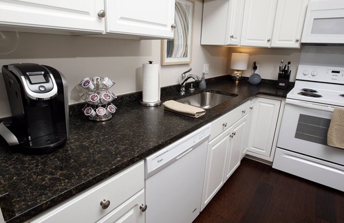 Midtown House | Jefferson Red Door.Charming Renovated Cottage in Midtown