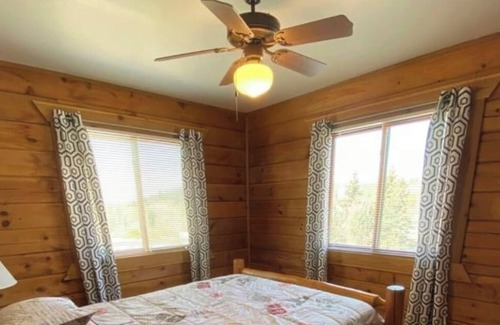 Warrens Cabin | Jellystone Lodge