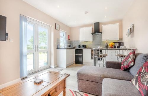 Mersham House | Jemmett Lodge