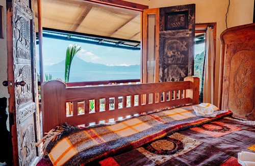 Panajachel Bed & Breakfast | Jenna's River Bed & Breakfast