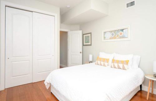 Federal Hill Apartment | Jennifer's Private Amazing View Walkable Apartment with Relaxing Deck