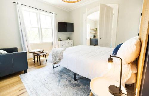 Federal Hill Apartment | Jennifer's Spa-Like Modern & Chic Broadway Retreat