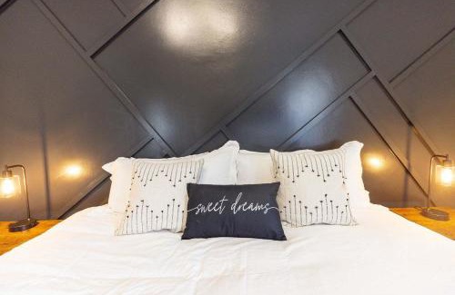 Federal Hill Apartment | Jennifer's Stylish & Modern Broadway Getaway