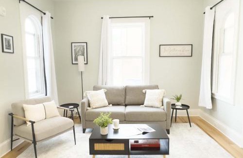Federal Hill Apartment | Jennifer's Stylish & Modern Broadway Getaway