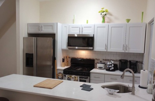 Greenville House | Jersey City Home Away from Home with PARKING!
