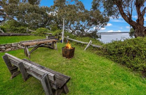 Nungurner House | Jetty View - Rosella Cabin