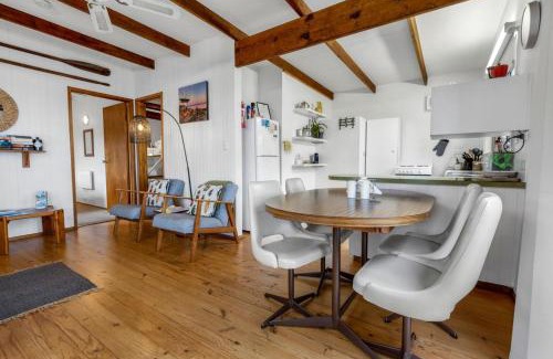 Nungurner House | Jetty View - Rosella Cabin