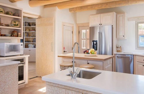 Northeast Santa Fe House | Jewel of Circle Drive