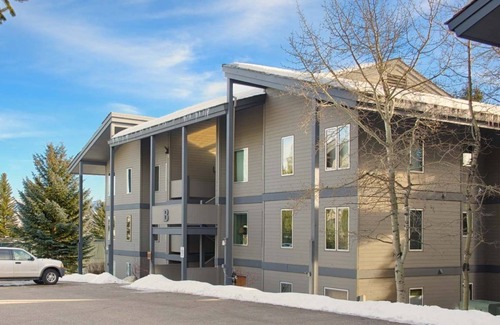Teton Village Condo | JHRL - Rendezvous B3, Comfortable Slope-side Condo, Hot tub next door