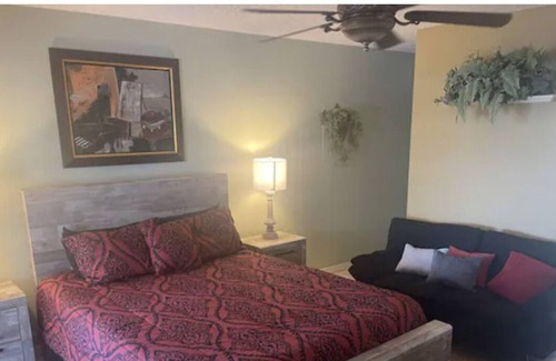 Paradise Lakes Apartment | JIM MILLER'S R&R ESCAPE #524 Clothing Optional