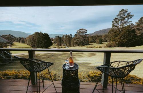Kangaroo Valley House | Jimmys Cabin - Kangaroos, Kookaburras, Sleeps 4!