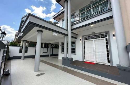 Kuching House | Jk Home Stampin Semi-Detached 10pax 4BedR 3BathR 4Carparks