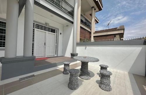 Kuching House | Jk Home Stampin Semi-Detached 10pax 4BedR 3BathR 4Carparks