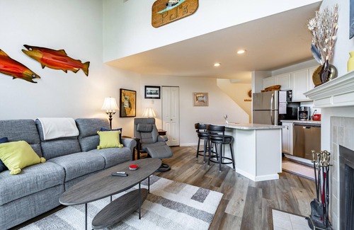 Birch Bay Condo | JL 514: 2 Bedroom, ocean air, clamming, free WiFi!