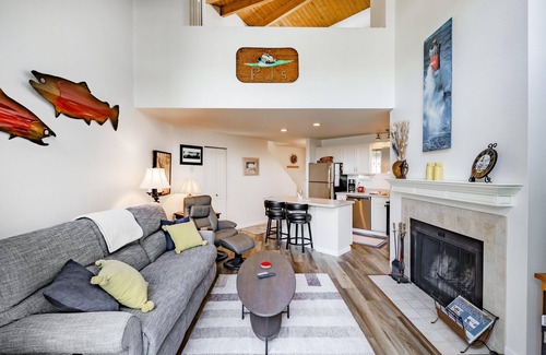 Birch Bay Condo | JL 514: 2 Bedroom, ocean air, clamming, free WiFi!