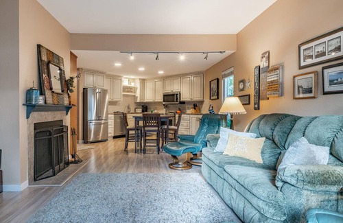 Birch Bay Condo | JL 615: Quiet close to pool and beach, free Wi-Fi!