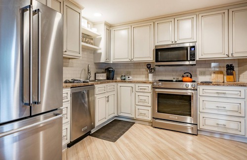 Birch Bay Condo | JL 615: Quiet close to pool and beach, free Wi-Fi!