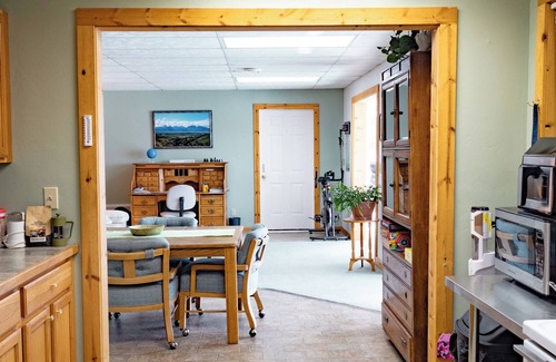 Emigrant Condo | John & Jeans Yellowstone Paradise Valley Mountaintop Escape, Open in Winter too!