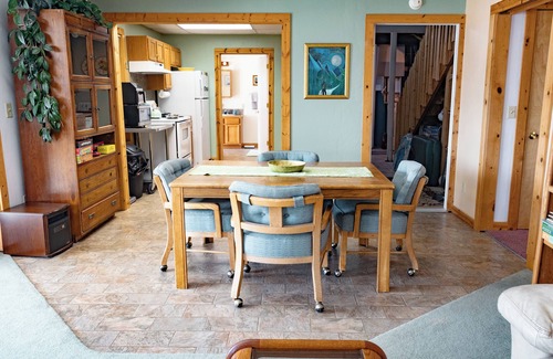 Emigrant Condo | John & Jeans Yellowstone Paradise Valley Mountaintop Escape, Open in Winter too!