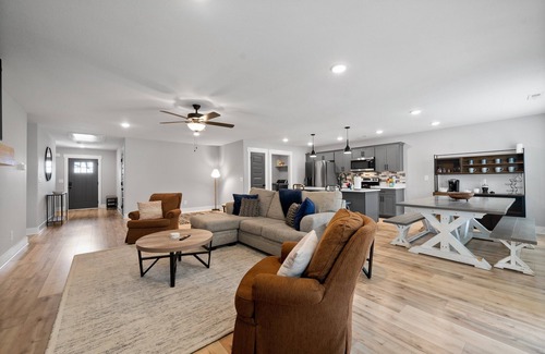 Clarksville House | John's Place (1365 Isaiah Drive)