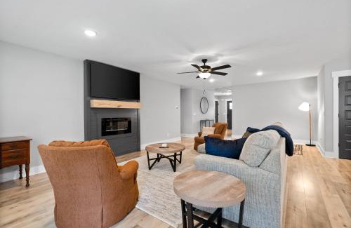 Clarksville House | John's Place (1365 Isaiah Drive)