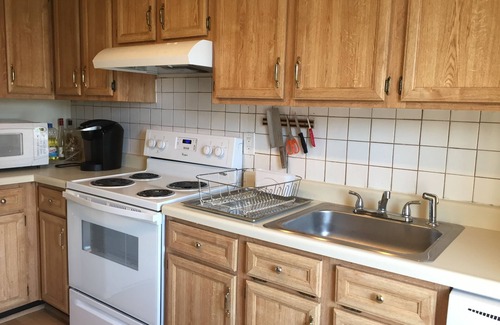 Downtown Baltimore House | Johns Hopkins Medical Campus w/Parking