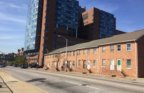 Downtown Baltimore House | Johns Hopkins Medical Campus w/Parking