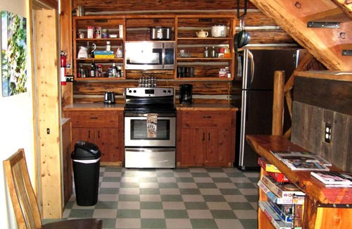 West Yellowstone Cabin | Johnson Creek Cabin * Outstanding Views * 5 Acres of Social Distancing * Sleeps8