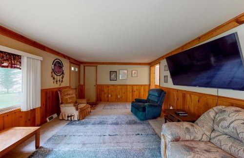 Arbor Vitae House | Johnson Lake Retreat