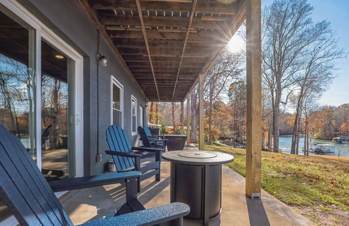 Oconee County House | Johnsons Cove - Lakefront retreat with EV Charger. Family and pet friendly
