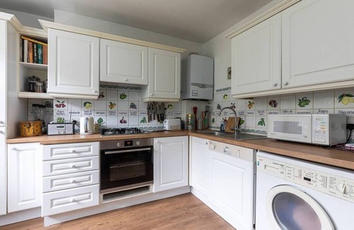 Battersea Apartment | JOIVY 2 Bed Flat with Garden next to Battersea Park!