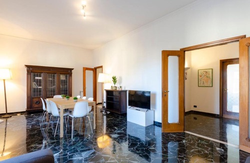 Albaro Apartment | JOIVY Apt for 7 Perfect for Families close to Beaches