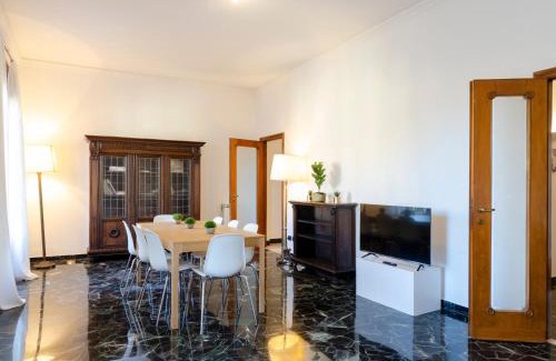 Albaro Apartment | JOIVY Apt for 7 Perfect for Families close to Beaches