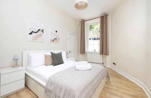 Stockbridge Apartment | JOIVY Chic Apartment near Stockbridge Market
