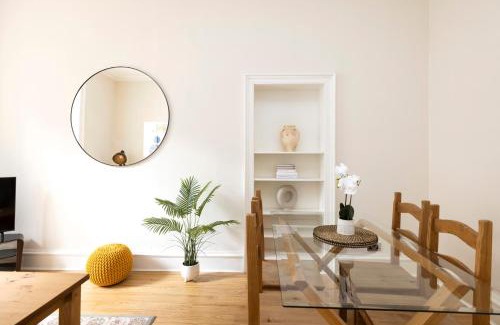 Stockbridge Apartment | JOIVY Chic Apartment near Stockbridge Market