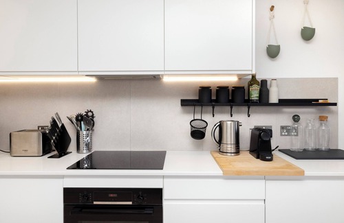 Newhaven Apartment | JOIVY Fabulous 2Br Apartment W/Terrace & Bay View