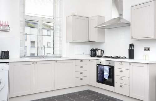 Bonnington Apartment | JOIVY Modern 1-Br Apt W/Communal Terrace In Trendy Stockbridge