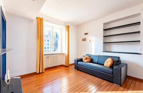 Sturla Apartment | JOIVY Modern flat next to the sea