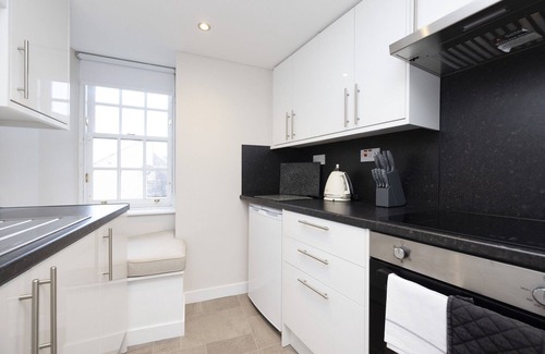 Perth Apartment | JOIVY Stylish 2-bed flat near Perth Museum