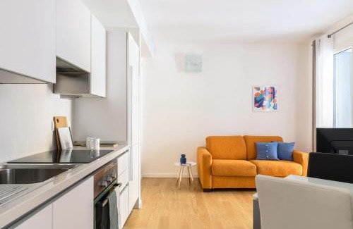 Centro Direzionale Apartment | JOIVY Sunny 1-bed flat with balcony