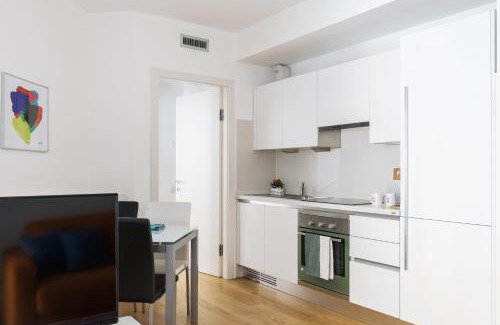 Centro Direzionale Apartment | JOIVY Sunny 1-bed flat with balcony