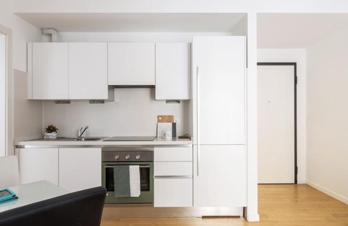 Centro Direzionale Apartment | JOIVY Sunny 1-bed flat with balcony