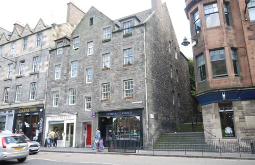Old Town Apartment | JOIVY The Wee Palace by the Castle
