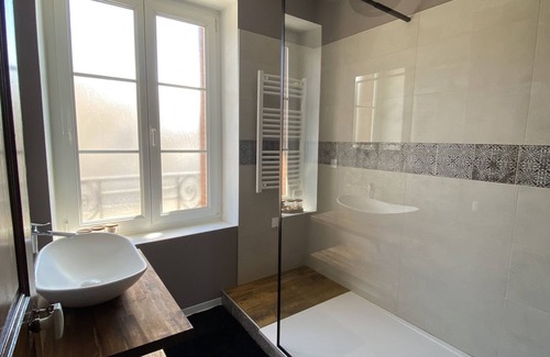 Vittel Apartment | Joli Appartement en Couleur