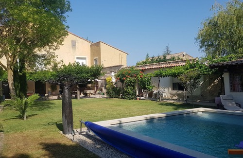 L'Isle-sur-la-Sorgue House | JOLI STUDIO DANS JARDIN 5MN A PIED CENTRE VILLE